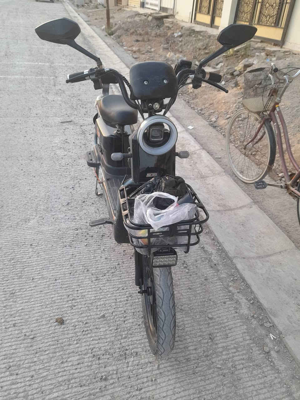 بايسكل شحن للبيع المكان بعقوبة باب الدرب السعر 250 وبي مجال للشراي رجائا لحد يكسر بي مال مسلم للاستفسار عرقم هذة  ***********
