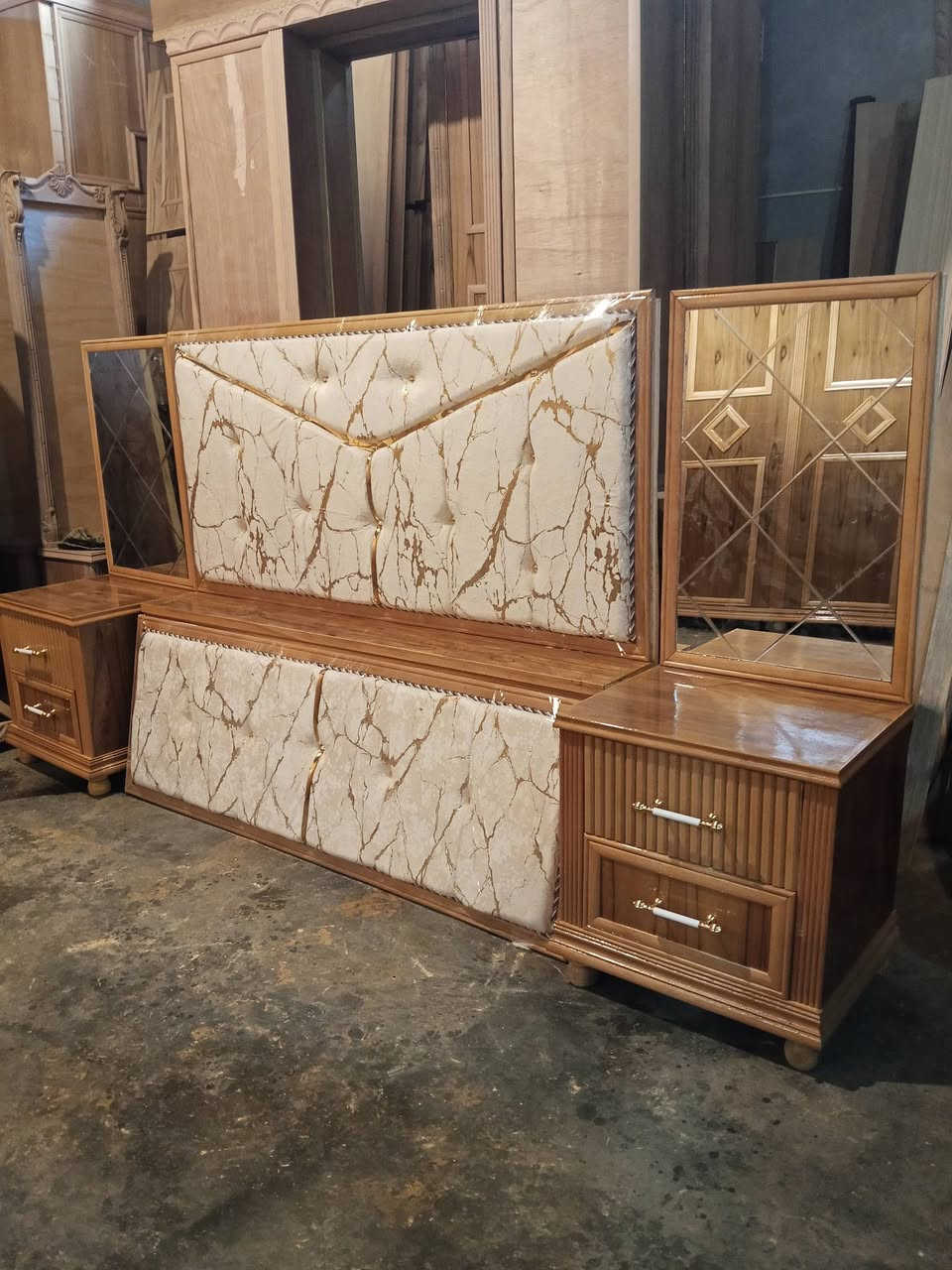 غرفه خمسة ابواب ملحق فصال تركي شغل عراقي صبغ سلر حراري صاج خمسه ملم معرض الكرم موصل شارع بغداد قرب محطة المامون ***********  كورك ***********
