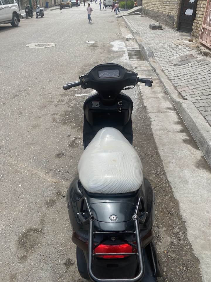 دراجة بانزين اسمها فكستار دراجة كلشي يشتغل بيها اشاير كلوبات كاوب بل صندوك دراجة عدادها 100 للتواصل الرقم *********** موجود واتس سعر350 وبيها مجال مكاني الشعب شارع المدارس
