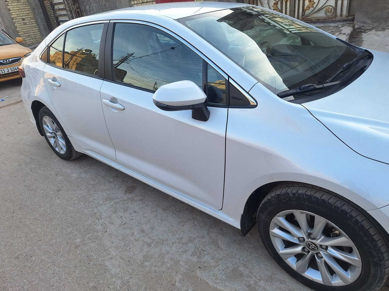 السلام عليكم ورحمة الله وبركاته 
كورلة خليجي شركة ساز موديل 23 فول موصفات عدا فتحتّ السقف 
رقم أربيل السيارة بأسمي شخصياً 
كفالة عامة عدا شخط نص اصبع موضح بالصورة يراد تكحيل 
تحكمات 
حساسات
شاشة دجتيال 
دخول ذكي 
بصمة تشغيل 
اشارة ترحيب 
تبريد قطعتين 
السعر 177 ورقة 
مكان السيارة بغداد 
***********
