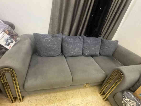 قنفات اثنين تركي ام ال٣ نفرات الحجم الكبير تاخذ حتى ٤ ب٣٠٠ اخو الجديد مابيها اي عيب المكان المنصور للاستفسار الاتصال ع الرقم ***********
