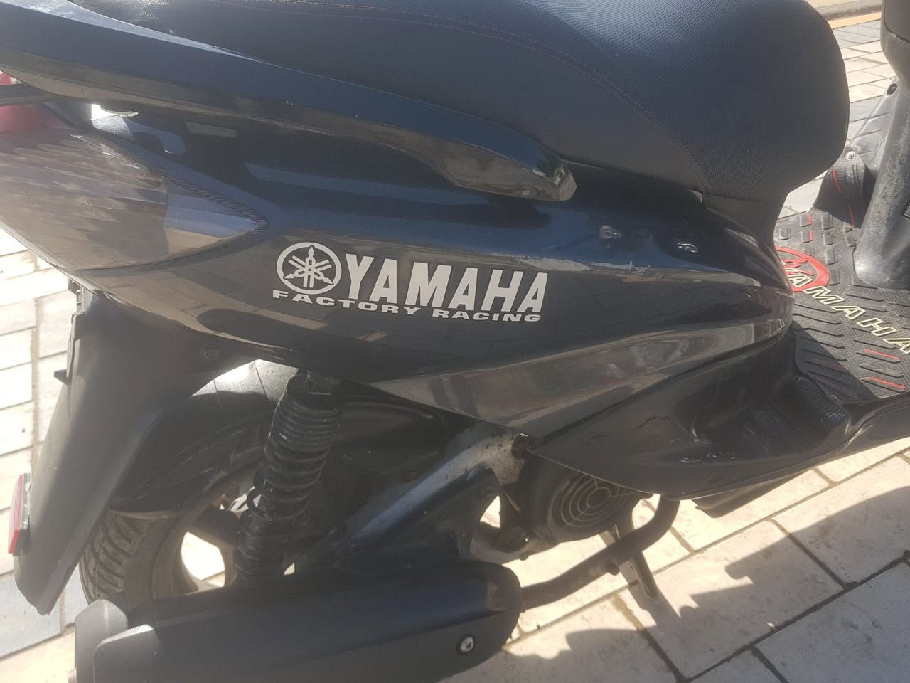 سلام عليكم سكنس نثية للبيع دراجة حلوة محرك جديد سرعة اشكدمتريد تمشي سعرهة 750مكاني ابو دشير الدورة رقم 
***********وبي وات ساب
