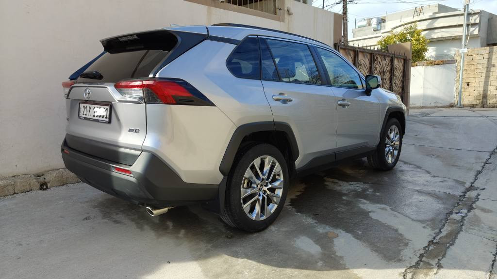 السلام عليكم
تويوتا راف فور موديل2021 وارد امريكي مواصفات XLE  فول ماشية 83 الف كيلو ما يعادل 51 الف ميل حادثها فقط صبغ جامرلغ طرف السكن  بدون ايرباك كلها سليمة سنوية ورقم كلها جديدة وبيها بطاقة بنزين 
معرض الرواسي كركوك
***********

السعر مذكور وبيها مجال بسيط كركوك, العراق
