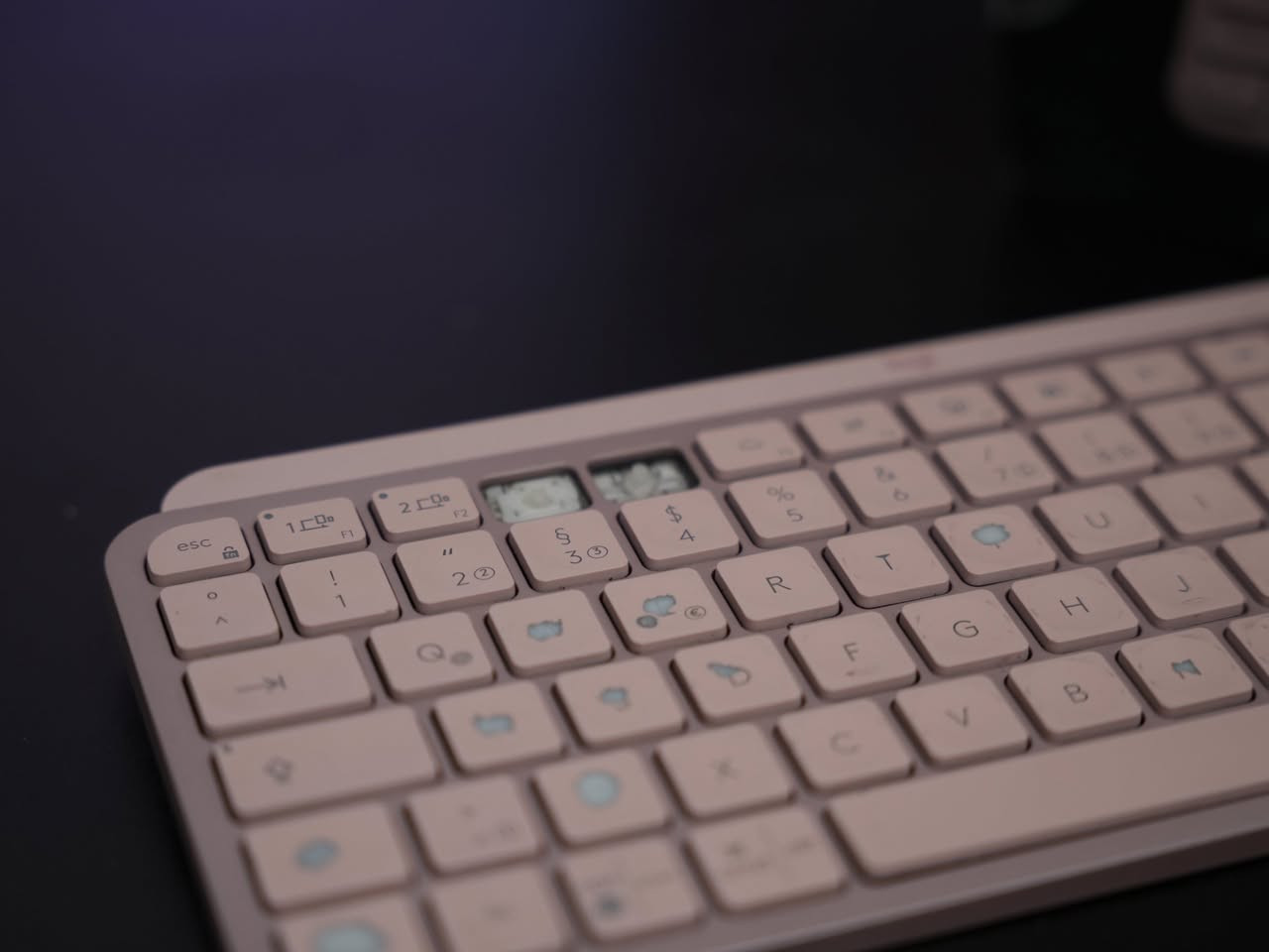للبيع كيبورد Logitech MX Keys Mini الأصلي، الكيبورد الأفضل عالمياً للمبرمجين والمصممين والعمل المكتبي الاحترافي، وذلك بسبب تجربة الكتابة الفريدة والمريحة التي يقدمها.

الأداء التقني: الكيبورد يعمل بكفاءة 100% من الناحية التقنية، والبطارية في حالة ممتازة، وجميع الحساسات والإضاءة الخلفية تعمل بشكل طبيعي.

الملاحظة: الكيبورد ينقصه 3 أزرار بلاستيكية (كما هو ظاهر بالصور)، ولكن الأماكن تحتها تستجيب للضغط وتعمل بدون أي مشكلة تقنية.

فرصة: الكيبورد سعره الأصلي مرتفع، وهذه فرصة لمن يريد الحصول على جودة لوجيتك العالية بسعر مخفض جداً، أو لمن لديه كيبورد مماثل ويريد استخدام قطعه. كالار, السليمانية


**إذا كنت صاحب هذا الإعلان وتريد حذفه لأي سبب، رجاءا أرسل رسالة إلى الدعم الفني**