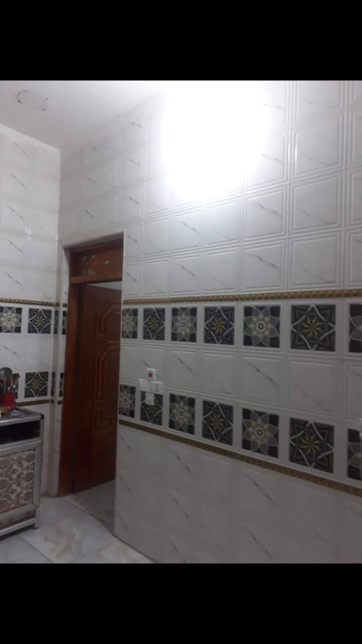 تم تنزيل سعر البيت
 للبيع.   بسعر مناسب.  مطلوب إسكان ٥٠ مليون 

بيت ١٠٠م امامي طابقين

بناء حديث كونكريت مسلح.

يقع خلف السريع قرب الواقعه. قرب مدارس

سعر ١٣٠  حاضر

 إسكان مطلوب ٥٠ مليون

تدفع للبائع ٧٨ قفله 

والباقي ٥٠ مليون يتحول على مشتري
يسدد كل شهر ٢٦٥ الف

يحتوي طابق الأول على غرفه وصاله ومطبخ وصحيات داخليه وخارجيه واستقبال

طابق ثاني غرفتين وصاله وصحيات

موبايل للاستفسار ***********
