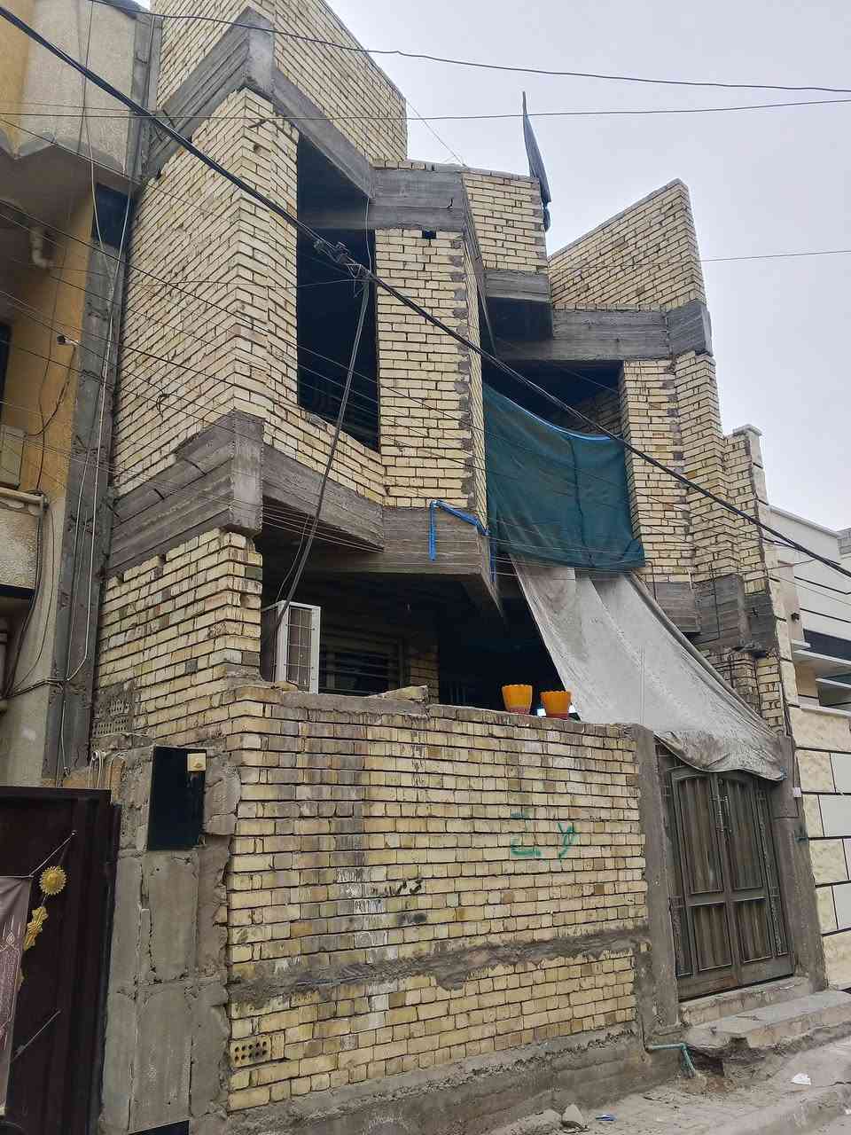 السلام عليكم
دار للبيع 100 متر طابو زراعي سند 25
الكمالية منطقة البستان 
بناء حديث 
***********
