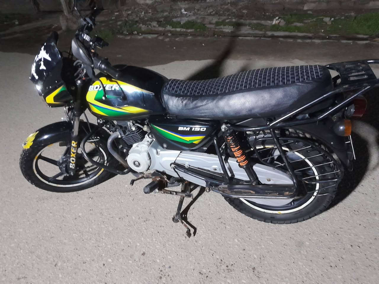 سلام عليكم دراجه بوكسر موديل 20 مرقم انكليزي تحويل ثاني يوم مرقم ديالى انكليزي*********** شهربان
