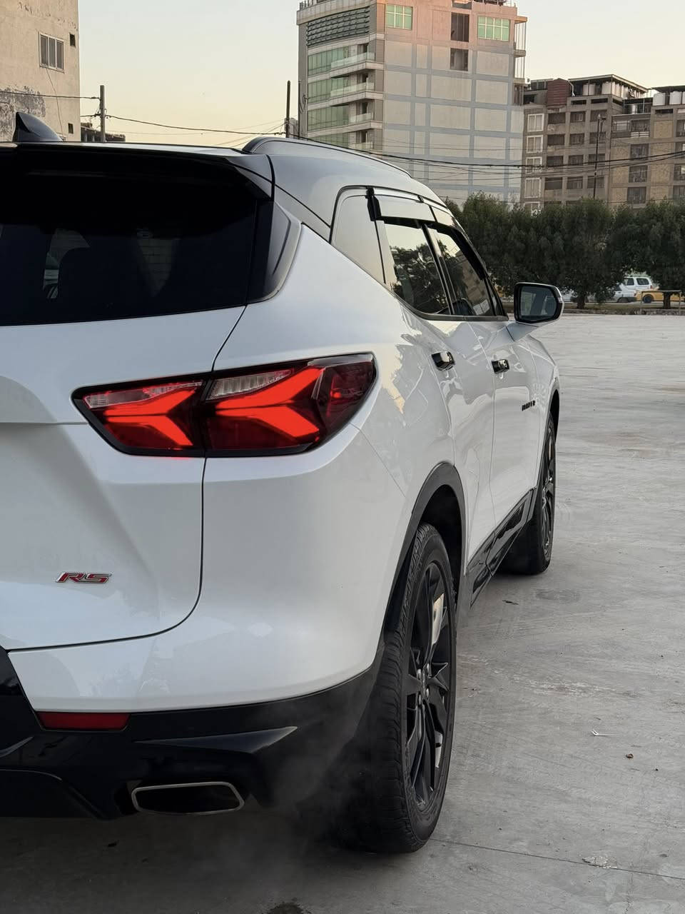 بلايزر للبيع موديل 2022 
ايربكات سليمه 100‎%‎ بيها صبغ ربع جاملغ إمامي فقط 
ماشيه30الف كيلو فقط
السيارة RS فول تو كلر 
مواصفاتها
▫️محرك 6 سلندر 3.6لتر
▫️كامره 
▫️رادارات 
▫️مقاعد تدفئة تبريد
▫️تدفئة ستيرن
▫️شاشة كبيرة
▫️كار بلي
▫️بلوتوث
▫️اوكس
▫️يو اس بي
▫️بصمة
▫️خمس بصمات
▫️تشغيل عن بعد
▫️مثبت سرعة
▫️تحديد مسار
▫️قيادة ذاتية
▫️مقاعد كهربائية
▫️كشنات ميموري
▫️سايد بريك كهرباء
▫️نظام مانع انزلاق
▫️نظام تو ويل و فور ويل
▫️اربع انظمة قيادة سبورت و نورمال و ايكو
▫️جنطة كهرباء
▫️مراية السايق كامرة
▫️بانوراما
▫️تحكمات ستيرن فول
▫️نظام اوتو ستوب
▫️لايت ليد زنون
▫️كشافات
▫️قطعتين تبريد
▫️تبريد بيانو
▫️اشاير بالمري
مري الجانبيه قلابات 
▫️سماعات BOSE
▫️ويل اسود بلاك
▫️ويل 20 ست ستدات
الشراء يتصل بيع فقط ***********
مكان السيارة كربلاء باب بغداد
🔶سعرها 260 وبيها ومجال شي بسيط
