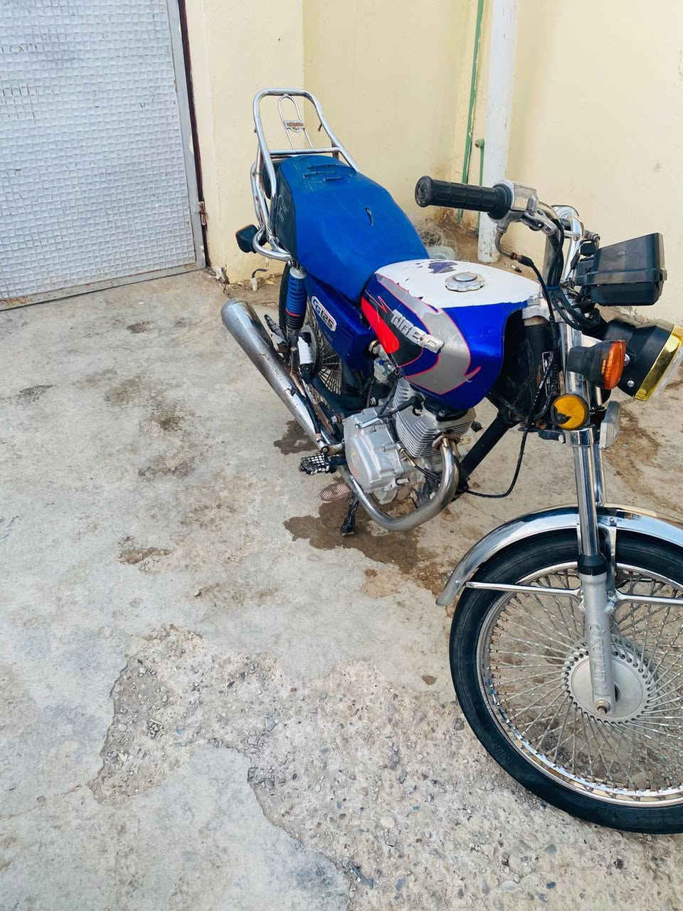 سلام عليكم دراجات للبيع تايكر موديل 20 لا تبخير ولا تنقيص نشاط فول سعر 380بيه مجال مكان بلدروز أما عسكر ***********
