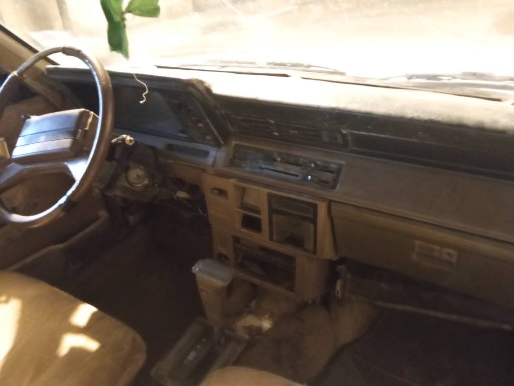 السلام عليكم سياره البيع الموديل 84سوبر محرك وكير كفاله حداده حلوه كهربائية نص ونص شقاه راعي موجودة بس ماوصله محرك 2500 تيرات حلوات جام شقال العنوان حي المهندسين الغبله السعر 17 بيه مجال قليل رقم الهاتف *********** البصرة, العراق
