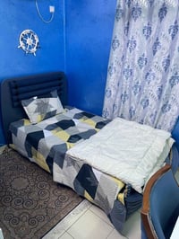 غرفة شبابية لبيع نفر ونص ماخذته من هوم سنتر جديده سعر ٧٥٠ بيها مجال بس...