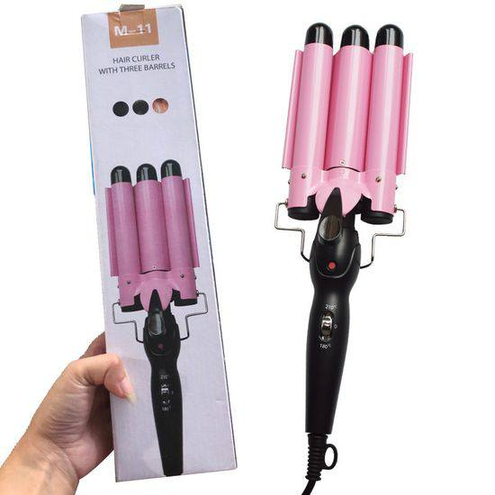 معلومات المنتج
الاسم/الطراز: M-11
النوع: مكواة تجعيد بثلاث أسطوانات (Hair Curler With Three Barrels)
الوظيفة: مصمم لإنشاء تموجات شعر كبيرة وطبيعية تشبه "أمواج الشاطئ" (beachy waves).
الميزات:
تسخين سريع: تصل إلى درجة الحرارة القصوى (210 درجة مئوية أو 410 فهرنهايت) في حوالي 60 ثانية.
المادة: تحتوي على صفائح من سيراميك التورمالين التي تنتج أيونات سالبة لتقليل التجعد وإضافة لمعان.
التحكم في درجة الحرارة: غالبًا ما تتميز بدرجات حرارة قابلة للتعديل (مثل 180 درجة مئوية و 210 درجة مئوية) لتناسب أنواع الشعر المختلفة.
سهولة الاستخدام: مزودة بسلك دوار 360 درجة لسهولة الحركة ومقبض غير قابل للانزلاق. 

سعره بس : 20,000
للتواصل والاستفسار خاص


**إذا كنت صاحب هذا الإعلان وتريد حذفه لأي سبب، رجاءا أرسل رسالة إلى الدعم الفني**