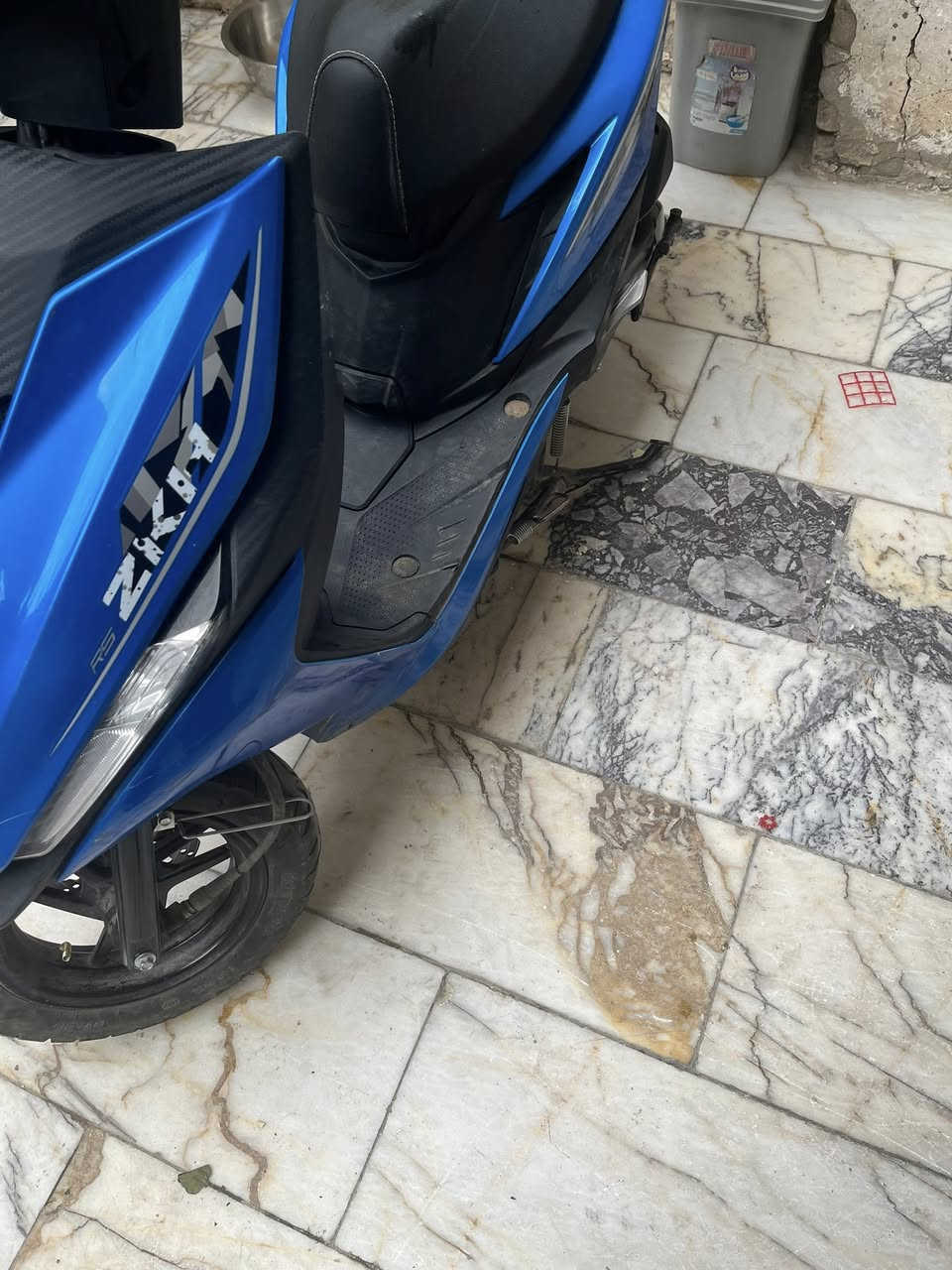 دراجه ماكس zkh
شلعه ومعدل كهربائيات كلها شغاله محرك ياباني مكفول ما مفتوح نكره سلف صوت ناعم تشغيل بصمه وسويج 
السعر 750 الف وبيها مجال *********** 
العنوان كربلاء حي العامل سوق الاخير
