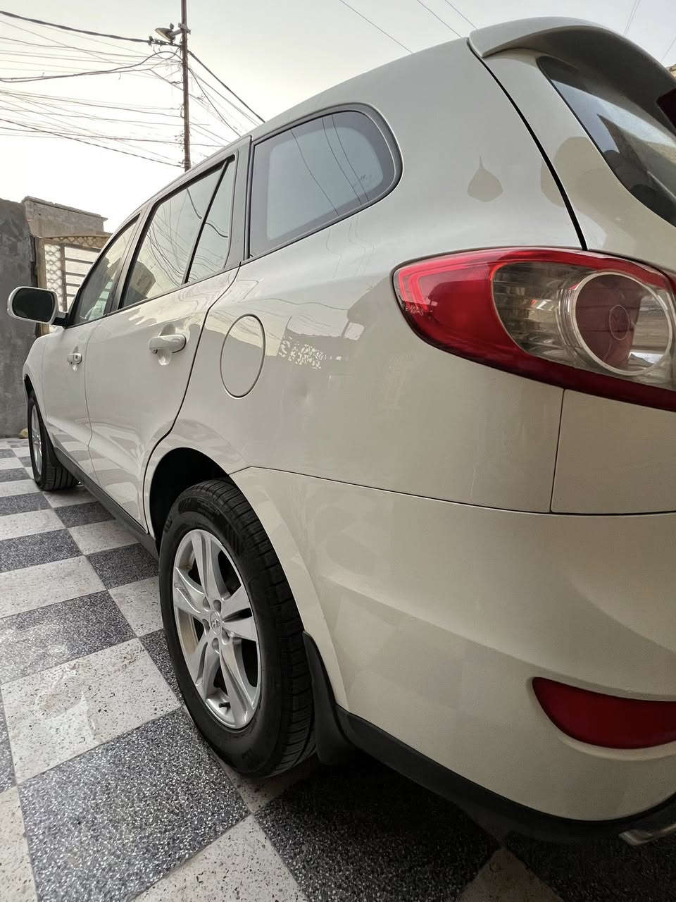 السلام عليكم سنتافي 2012 كفاله عامه ضربه وتبديل وصبغ مواصفات شركه العامه  3قطع تبريد 7راكب سنويه 2027رقم بصرة محرك 6 تبريد تدفئه جاهزة   عنوان بصرة  ***********
