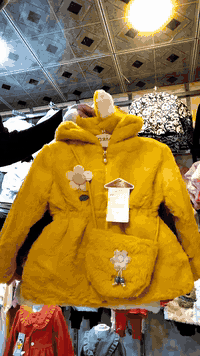 كوت بناتي خامة درجة أولى😍
القياس من عمر سنه لحد عمر 6سنوات❣️
هيت الجمعيه شارع حامي حميد مجاور مطعم الشيف السوري اهلا وسهلا بالجميع زورونا وكل لهلأ بيكم 
يوجد توصيل داخل وخارج الانبار
***********
***********
