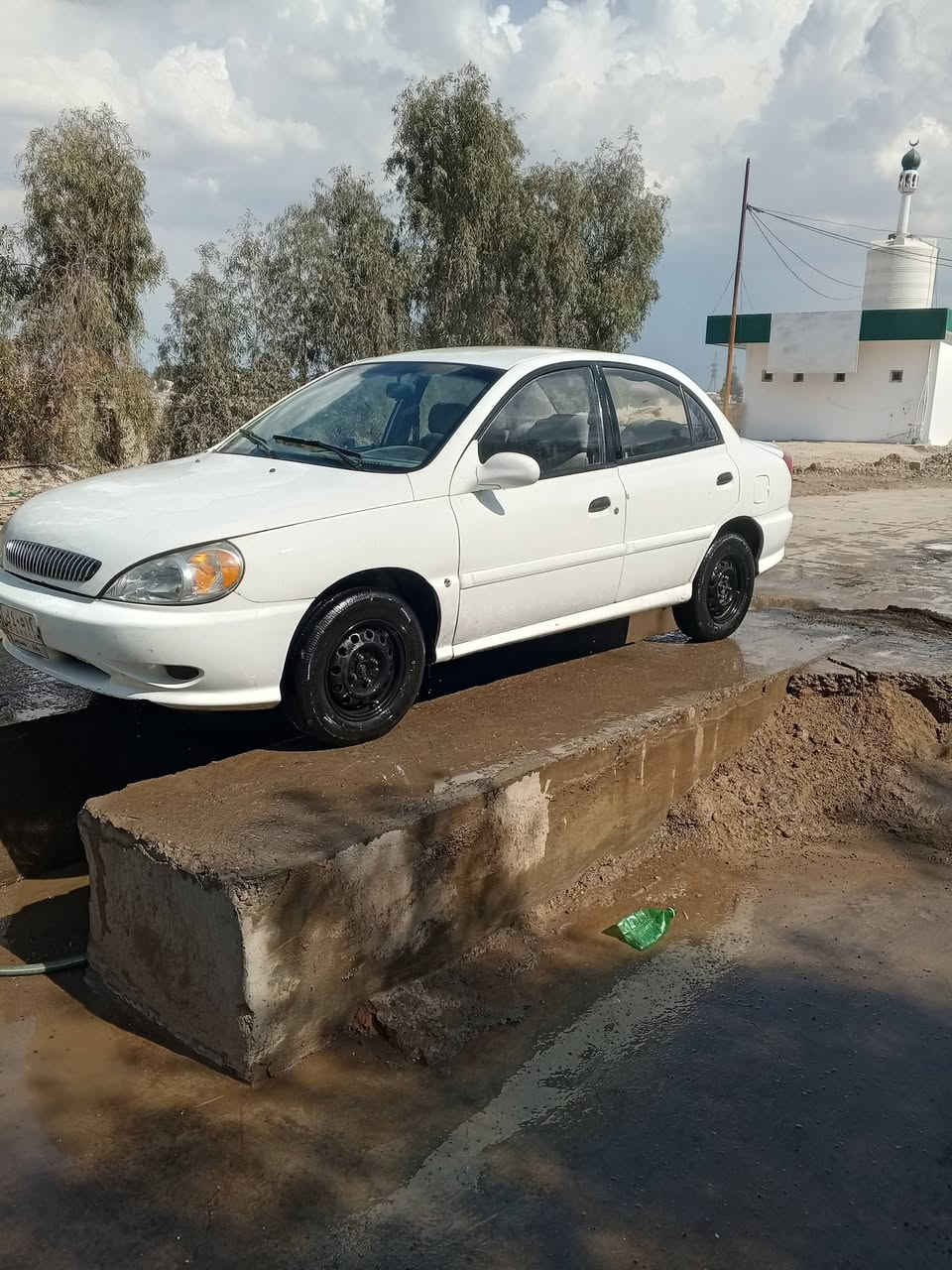 كيا ريو 2001رقم بغداد مشروع وطني شرط التحويل السياره جاهزه من كل النواحي السعر 40بيها مجال بسيط ***********
