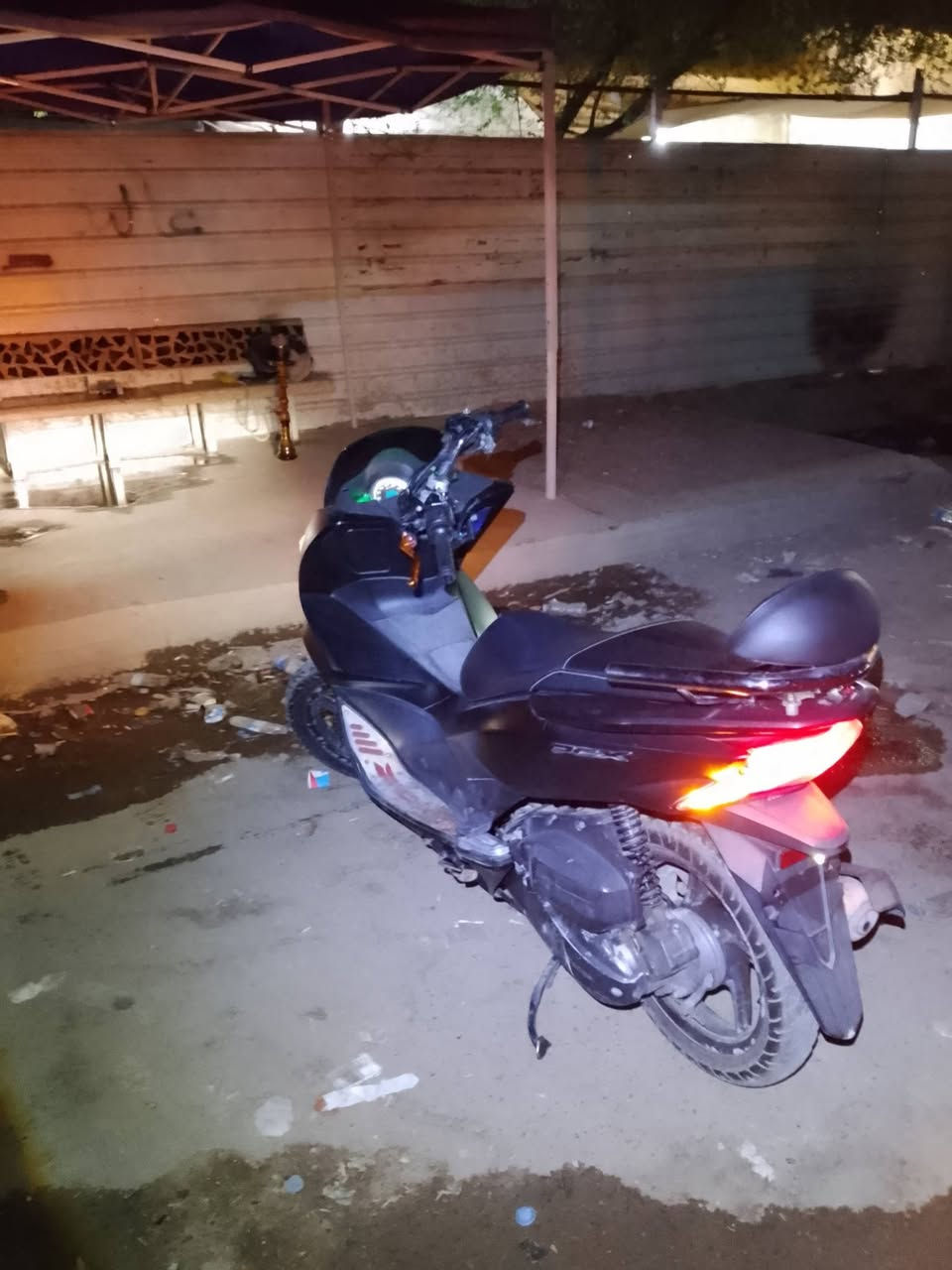 دراجة للبيع PCXكلها شغالة مكينة ما مفتوحة كفرات اسود طافي بلادي عوزهة جاملغ فقط السعر مليون ونص بيها مجال مكان بغداد مدينة الصدر رقم ***********
