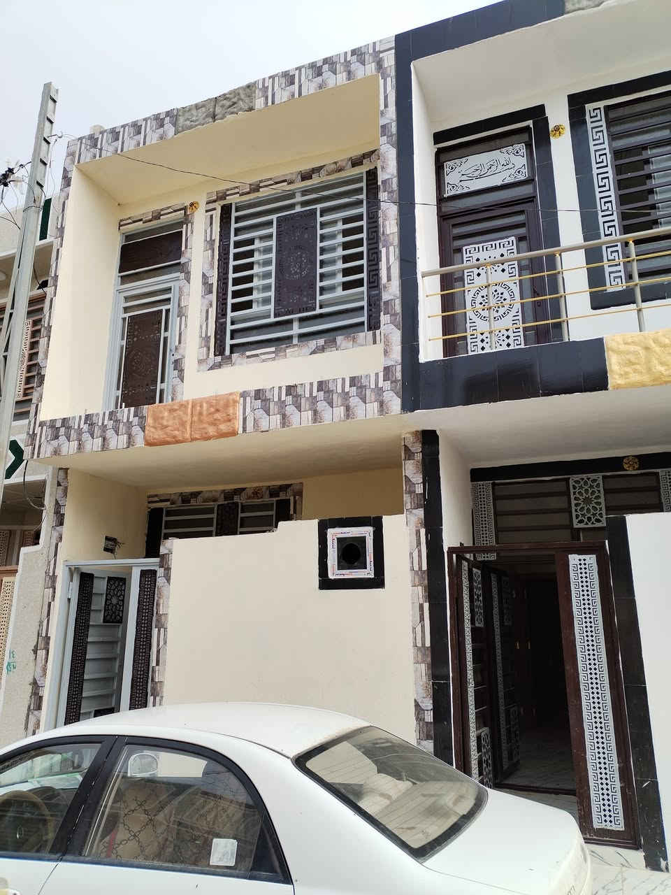 كربلاء بيت للبيع  مجمع سيد اسماعيل السكني 50 متر طابق ونص سند 25 اقرار محكمه مكاتبه من صاحب الارض  مجمع متكامل خدمات ماء كهرباء مجاري تبليط انترنيت اسواق السعر 49 مليون وبي مجال بسيط
  للاستفسار على الارقام ابو يوسف 
***********
*********** 
(( غرفة نوم واستقبال وصاله ومطبخ وصحيات طارمة ومنور))
