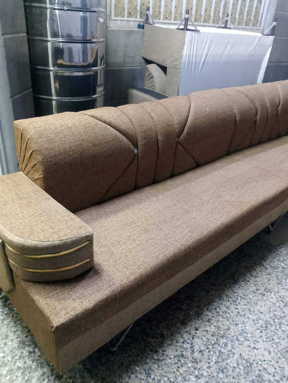 اسلام عليكم ديوان 11مقعد جديد غير مستعمل تسكام كله بلوك اسود وسفنج مميز اولا مكاني  حله نادر الثانيه عله الخدمي ***********واتساب
