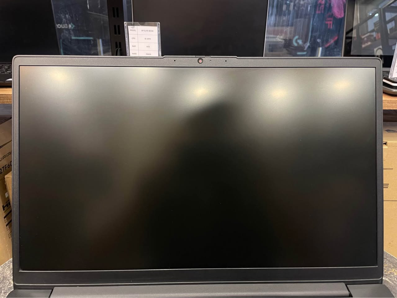 💻🔥 Lenovo V15 – لابتوب عملي وأداء ممتاز 🔥💻

لابتوب نظيف جدًا ومناسب للدراسة، العمل، البرامج اليومية، التصميم الخفيف وحتى بعض الألعاب الخفيفة، مع تخزين ممتاز وبطارية قوية.

⚙️ المواصفات:

* 🔹 الموديل: Lenovo V15
* 🔹 المعالج: Intel Core i5 الجيل 11
* 🔹 الرام: 8GB DDR4
* 🔹 التخزين 1: 512GB SSD NVMe (سرعة عالية جدًا)
* 🔹 التخزين 2: 1TB HDD
* 🔹 كرت الشاشة الخارجي: NVIDIA GeForce MX350 2GB
* 🔹 كرت الشاشة الداخلي: Intel Iris Graphics
* 🔹 الشاشة: 15.6 إنش FHD
* 🔹 التردد: 60Hz
* 🔹 البطارية: 🔋 90%
* 🔹 الحالة: 100% Clean

⭐ المميزات:

✅ مناسب للدراسة والعمل والأوفيس
✅ تشغيل سريع جدًا بفضل SSD NVMe
✅ مساحة تخزين كبيرة
✅ كرت شاشة منفصل للأعمال والتصميم الخفيف
✅ شاشة Full HD واضحة
✅ بطارية ممتازة
✅ جهاز نظيف جدًا وجاهز للاستخدام

🔥 Lenovo V15 – لەپتۆپێکی خێرا و کارا 🔥💻

لەپتۆپێکی زۆر پاک و گونجاو بۆ خوێندن، کار، بەکارهێنانی ڕۆژانە و دیزاینی سووک، لەگەڵ هاردی خێرا و باتری باش.

⚙️ تایبەتمەندییەکان:

* 🔹 مۆدێل: Lenovo V15
* 🔹 CPU: Intel Core i5 نەوەی 11
* 🔹 RAM: 8GB DDR4
* 🔹 SSD: 512GB NVMe
* 🔹 HDD: 1TB
* 🔹 GPU: NVIDIA GeForce MX350 2GB
* 🔹 GPU 2: Intel Iris Graphics
* 🔹 شاشە: 15.6 FHD
* 🔹 Refresh Rate: 60Hz
* 🔹 باتری: 🔋 %90
* 🔹 دۆخ: 100% Clean

⭐ تایبەتمەندی:

✅ گونجاو بۆ خوێندن و کار
✅ خێرایی زۆر باش بەهۆی SSD NVMe
✅ بۆشایی زۆر بۆ فایل و یاری
✅ کارت شاشەی جیاکراو بۆ کار و دیزاین
✅ شاشەی Full HD ڕوون
✅ باتری باش
✅ ئامادەی بەکارهێنان و زۆر پاک أربيل, العراق


**إذا كنت صاحب هذا الإعلان وتريد حذفه لأي سبب، رجاءا أرسل رسالة إلى الدعم الفني**