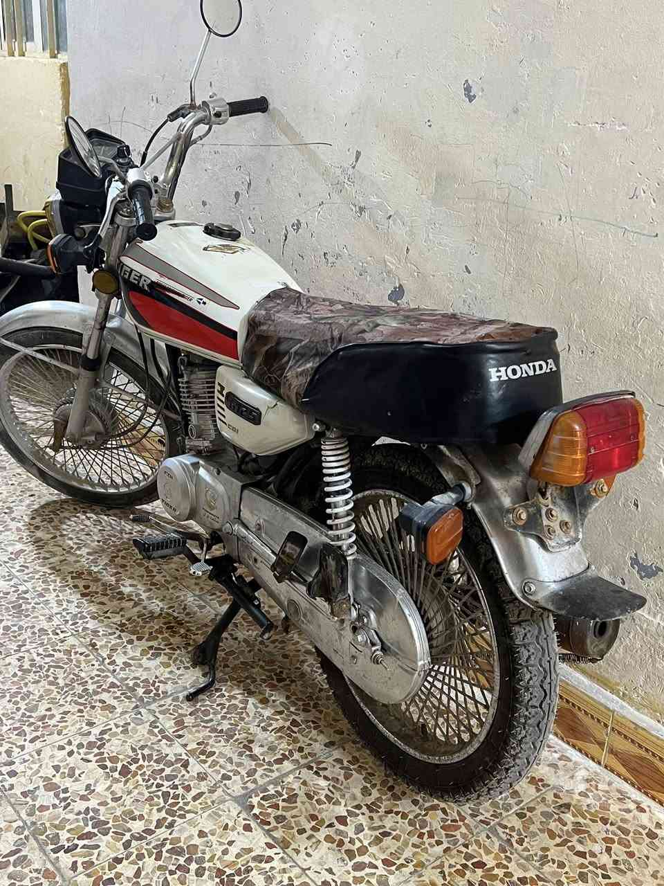 دراجه يراني تايكر مديل ٢٢ اوراق سحب دراجه جاهزه كهربايته وكلشي شغال شراي يتصل *********** مكاني تنومه سعر ٤٥٠
