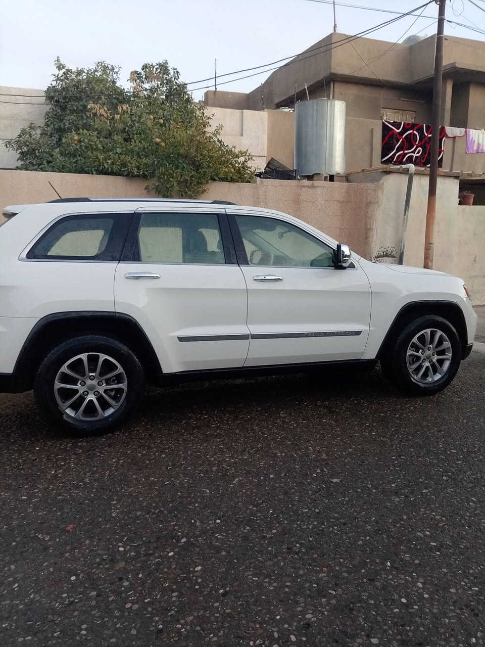 سلام عليكم سياره جيب أمريكي للبيع. موديل 2011 سياره كلين مابيه قطره صبغ  محرك كير اكسل بلشرط  محرك 6 سلندر نشاط فول تدفئه وتبريد شغال  تواير جواهه جدد  سياره جديده رقم السليمانيه . للنتصال ***********
