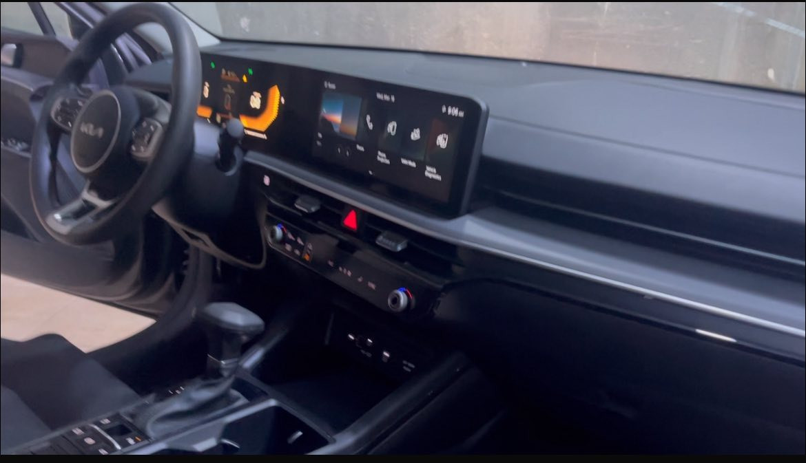 #سلام عليكم K5 موديل 2025 دخول جديد كتاب شهداء ذي قار معفيه من الرقم مواصفات LXS معروفه بصمه 
تشغيل عن بعد ويل كب _ شاشه متصل _ كامره _ حساسات _ رادار _ ويل كب _ باقي مواصفات معروفه انظمه قياده  سياره جديده ماشيه 30 الف 

تبديل البنيد فقط مكاني ناصريه مركز حي اور السعر 185 بيه مجال بسيط رقم هاتف *********** لون رمادي
