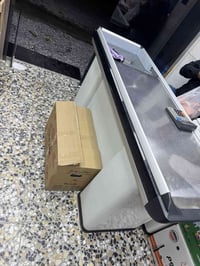 عندي ميزكاشيرلبيع استخدام بس شهرطوله متره وستين عرضه ستين اميزجديدوراي...