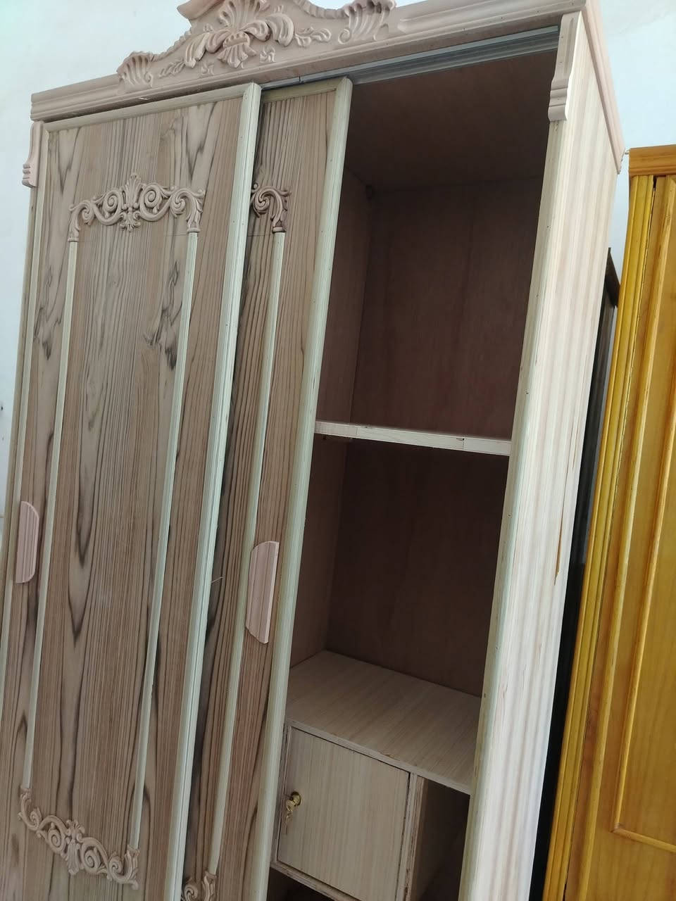 تم وصول وجبت كناتير سلايت صاج مع قاصة داخلية في الكنتور بعقوبة كاطون شارع أبو رباح مجاور مرطبات السيد *********** مزاد ابو كرار الغريباوي
