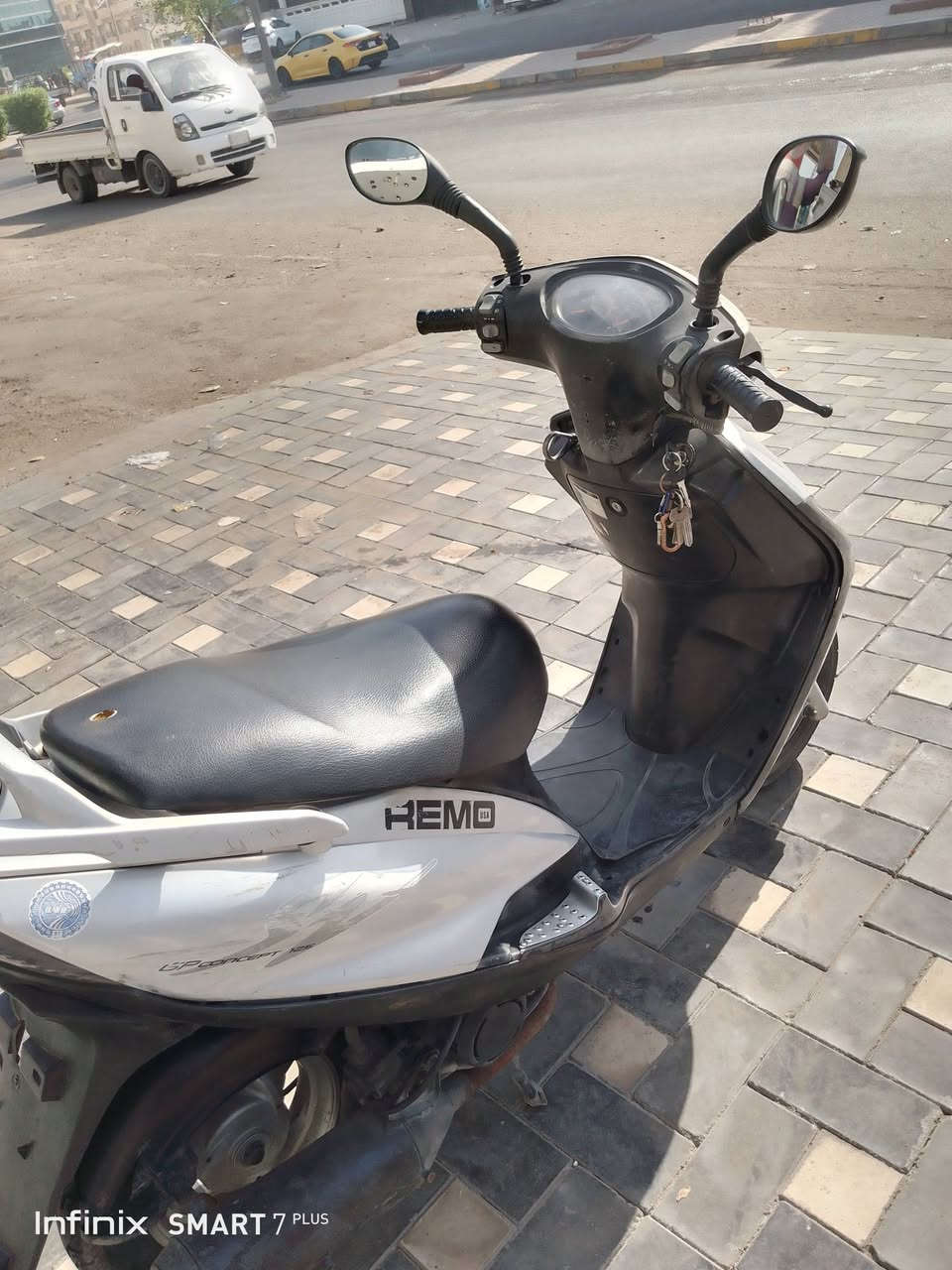 سلام عليكم حبايبي دراجه ماكس 140للبيع دراجه نضيفه مثل ماوضح بصوره مكينه نضيفه برغي مامفتوح بيه اخذه ال اي فيتر يعجبك شغاله سلف وهندر نقصه بس ابريك المامي وتاير الامامي تعبان السعر 400 الف وبيه مجال العنوان بغداد الحريه للستفسار ع الرقم *********** ومستعجل ع بيعته
