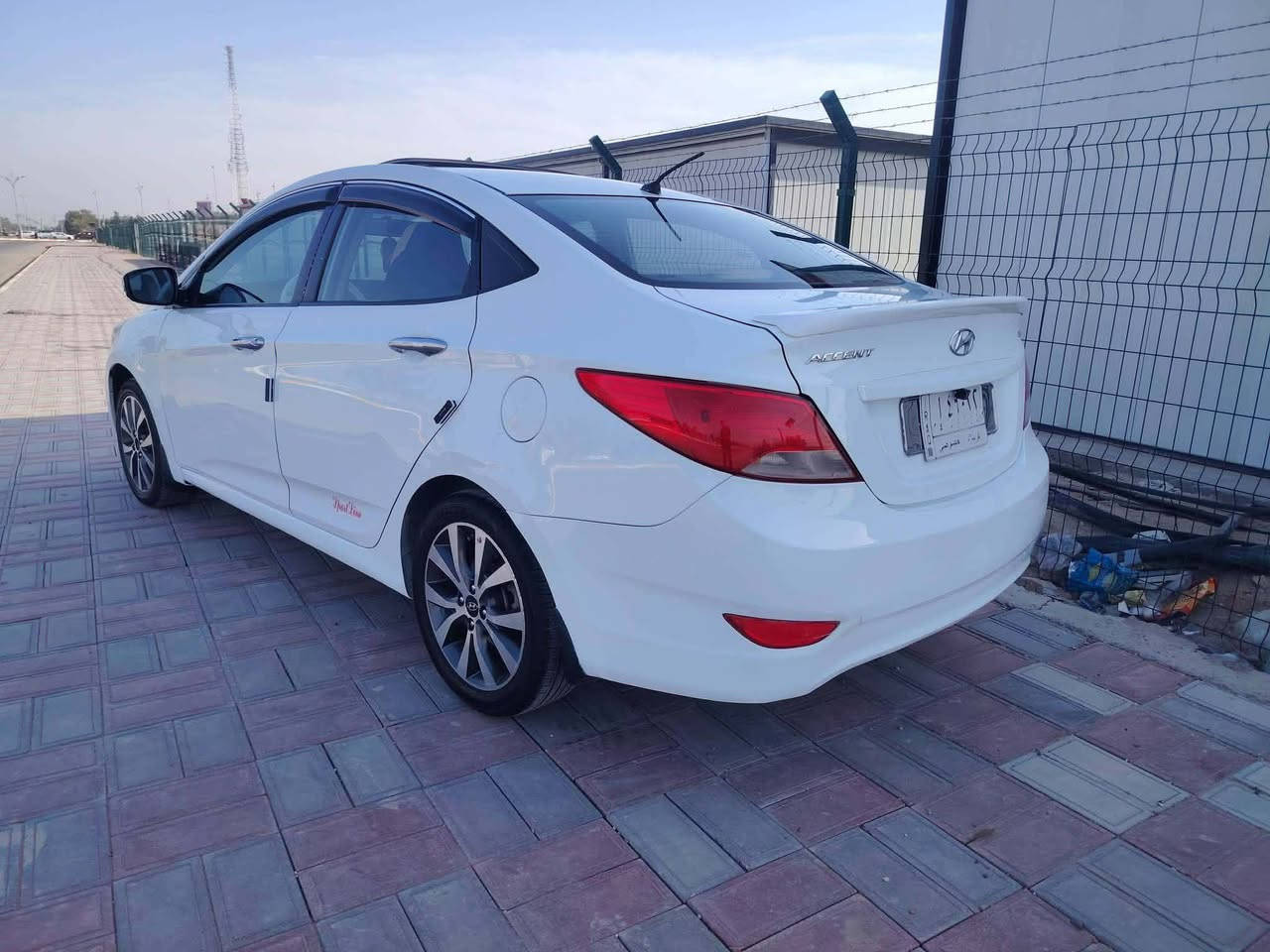 السلام عليكم سياره نوع اكسنت  خليجي موديل 2016 فول موصفات واحد على واحد فتحت سقف شاير مري  حساسات كامره دواره كفاله عامه بس باب  رش كلير والباقي كفاله كير مكينه حداديه تبريد كفاله السعر 108وبيها مجال حك الجيه العنوان كربلاء رقم الهاتف***********
