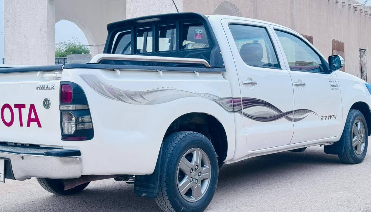 السلام عليكم
تويوتا هايلوكس 2013 اوتماتيك رقم مميز  مثنى أ بأسمي سنويه لل29 البصره گرمه علي مكفوله كفاله عامه بيها ملاحضات بسيطه السعر خاص
رقم الهاتف
***********
