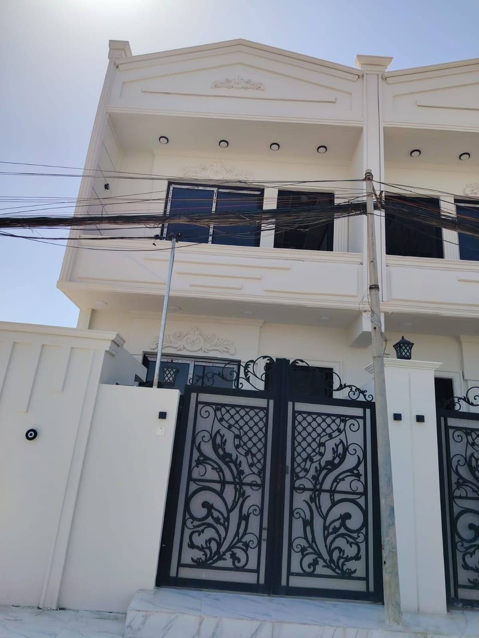 للبيع
دار سكني طابقين مساحه 100 واجه 5 متر عرض الشارع 12 متر  شروق تام منطقة الكوبكليه قرب حي الرياضيين كارت بلديه طابو الزهور

الطابق الاول

1غرفة نوم .. هول .. استقبال.. مطبخ.. صحيات

الطابق الثاني

3غرفة نوم ..هول.. صحيات .. بيتونه كبيره

للاستفسار خاص او واتس اب 

***********......***********
