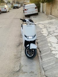 دراجة كهربائية خمس بطاريات ٥٢٥ الف دينار 07703991284