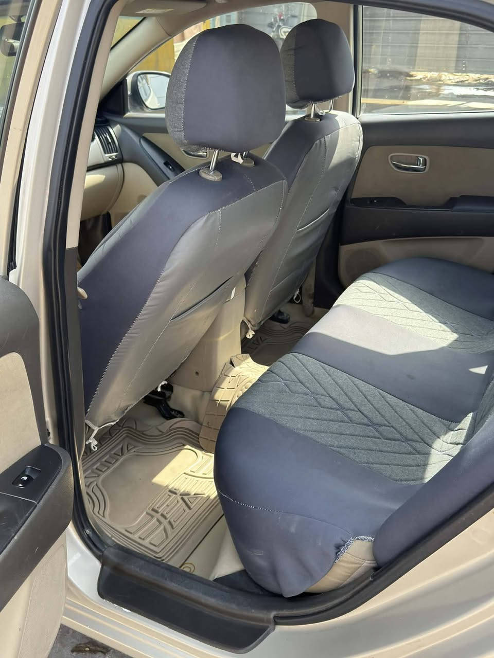 الانترا ٢٠١٠ خليجي فول مواصفات محرك ٢٠٠٠ دوش شركه الكاصد السياره جاهزه من كل النواحي مكفولة بيها مكانات بارد بسيطه مكان بابل جبله السعر ١١٦ وبيها مجال ***********
