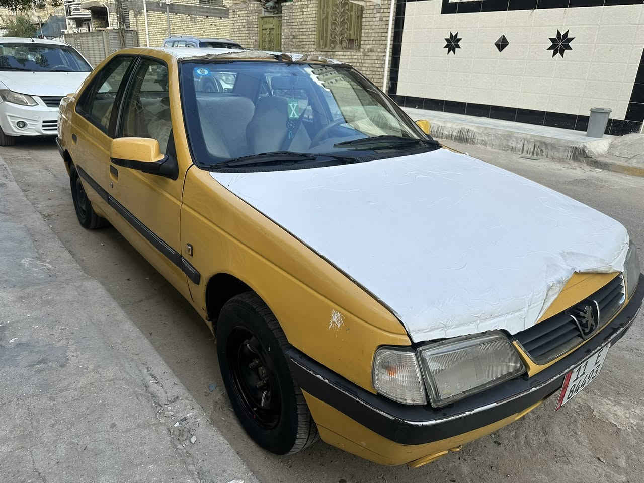 بيجو 405
موديل 2013 
مكينة 2000 
سيارة بلادية بيها فقط خشم الجاملغ الخلفي وبطش بل باب الخلفي عكس السائق مثل ما موضح ب الصور 
رقم بغداد ب اسمي تحويل مباشر 
مكاني بلديات. سعر 32 
***********
