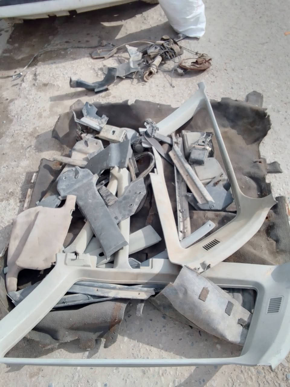 غراض مازدا 626ستيشن عنوان موصل الايمن للتواصل على الارقام فقط ***********كورك /***********اسيا
