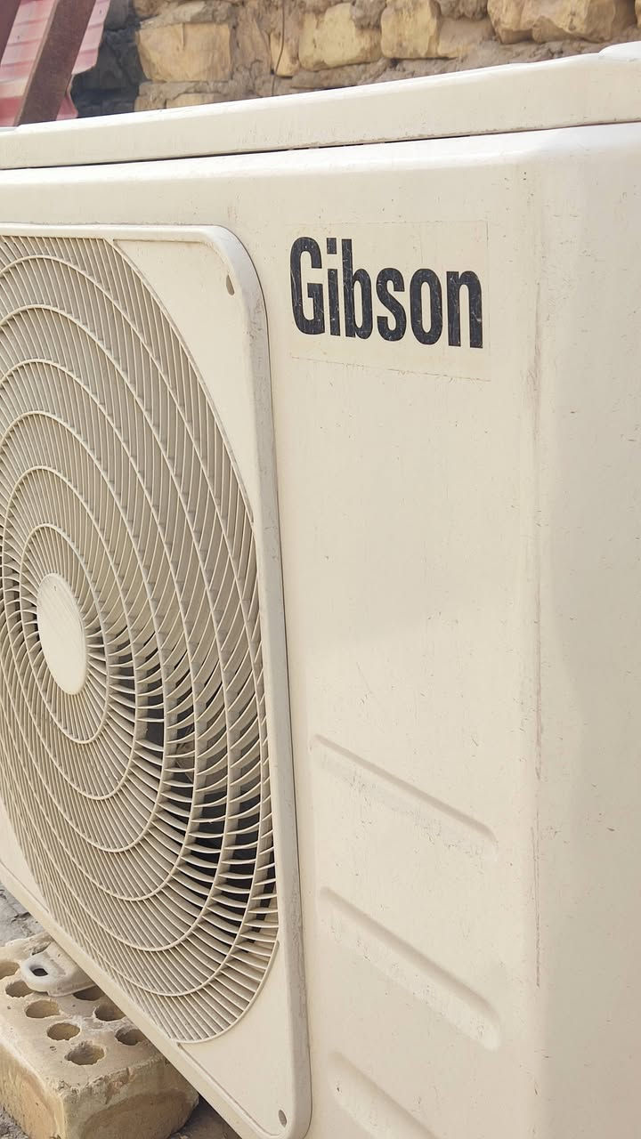 السلام عليكم سبلت جداري 2طن وربع نوع جبسون بلادي على الشركه تدفءه وتبريد استعمال قليل منصوب تفتح بيدك السعر 450 مع مبرده هواء حجم 2500 برفاب الاصلي جدأ نضيفه بلاديه السعر 90 موبايل ***********
