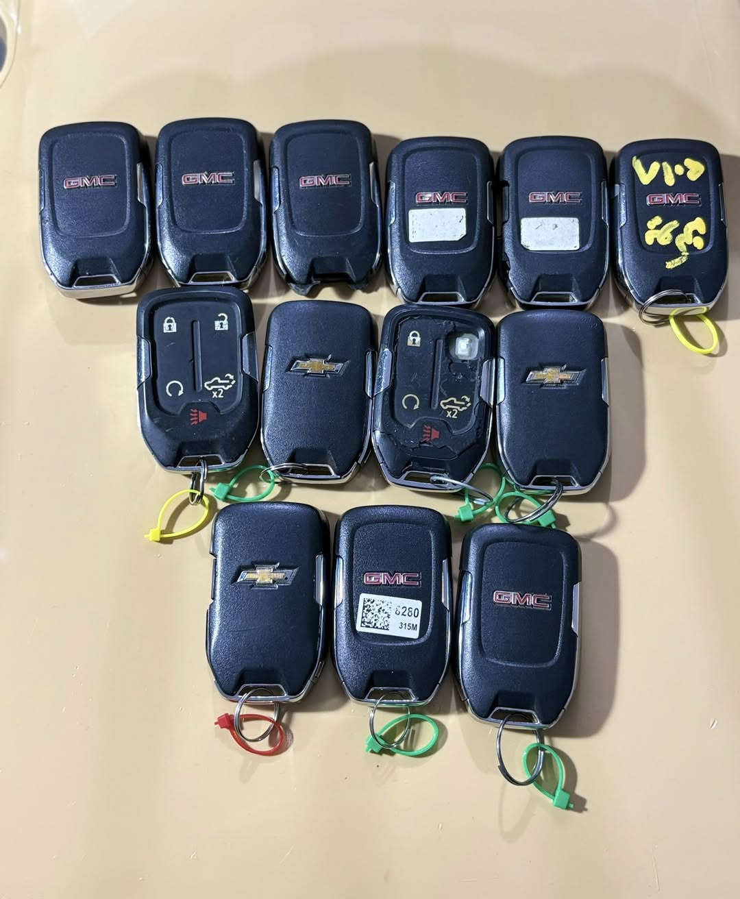 السلام عليكم توفر بصمات جمسي وشوفر اصلي تفصيخ 

 عرض خاص//عرض خاص// عرض خاااص

سويلك بصمه اصليه نسخه ثانيه وامن ع سيارتك في حال ضياع البصمة

سيرا / وسلفرادو / موديل 2015 الى 2022

اكاديا/ تيران/ موديل 2017 الى 2024

تاهو / موديل 2015 الى 2020

     بصمه + برمجة  (( 80 الف فقط ))

📍 مكاني بغداد الشالجية
📞 ***********.          // توصيل عندي
