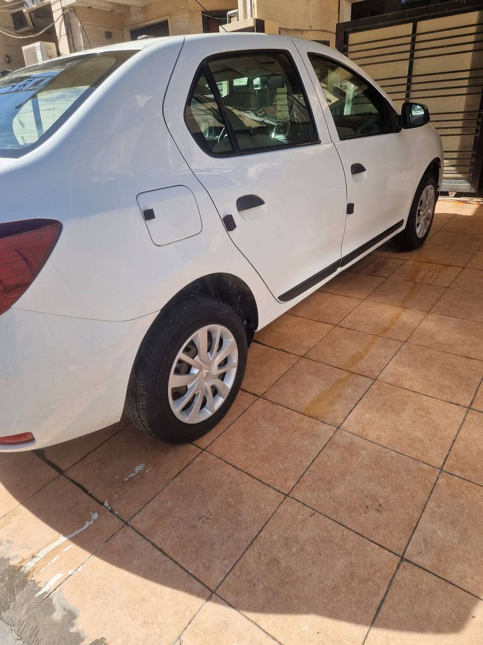 رينو سنبل 2018
السعر 78 ورقه
مكفوله من الصبغ حته الدعاميات
لايوجد بارد
المحرك والكير مظمون ونظيف جدا
كير اوتاماتك
تبريد ثلج
باسمنه من يوم الي طلعت من الشركه لليوم
حره
داخل نظيف
محرك 1600
 العنوان بغداد الكرخ العامريه
***********
لايوجد سونر بسبب انو السياره مالك واحد واول مره تنباع
