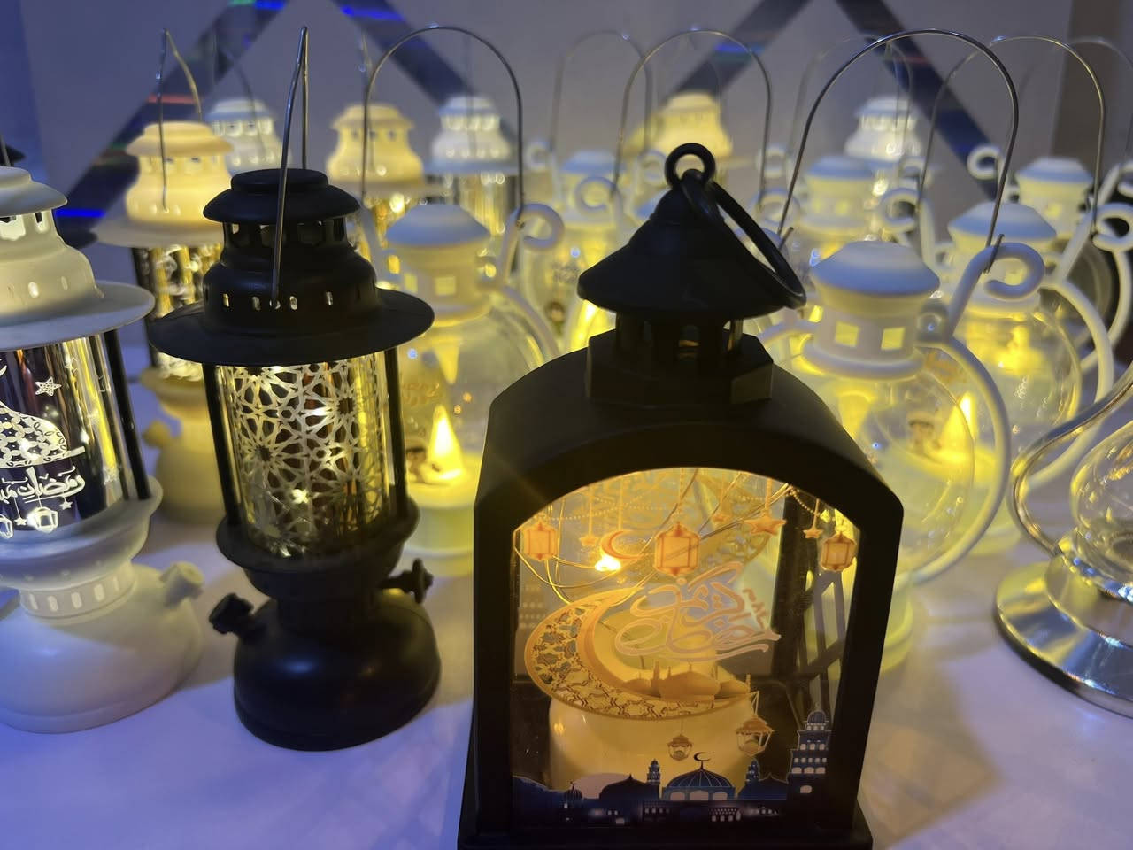 فوانيس ممكن تستخدموها ديكور او لاطفالكم يحملوها وقت الكركيعان موديلات تجنن ذات اضاءة عالية واحجام مناسبة سعر القطعه فقط الفين 
و3 قطع ب5
توصيل لجميع المحافظات 
@إشارة


**إذا كنت صاحب هذا الإعلان وتريد حذفه لأي سبب، رجاءا أرسل رسالة إلى الدعم الفني**