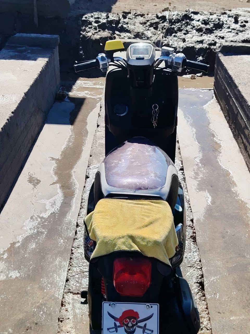 سلام عليكم شباب دراجه بوليس 2012للبيع كامله ختم واحد دراجه خير من الله لا تنقيص ولا تبخير كامله كهربائياته خير من الله اشاير شغاله لايت زنون دوشمه جديده مستعجل ليريد يراسلني او يدك على التلفون او على واتساب 
*********** متواجد
