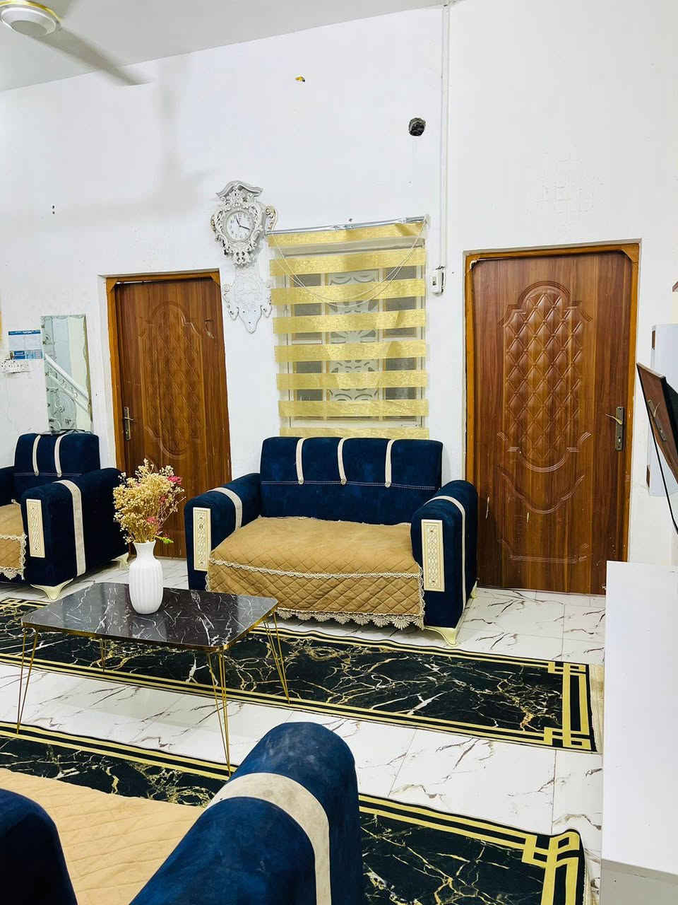 دار طابو زراعي في محلة البطاط 200م بناء حديث عالي عن الشارع متر رباطات ثرمستون عدد الغرفتين 2الطابق الارضي واستقبال10م وصاله وهول وصحيات داخليه وخارجيه /2غرفتين وصاله الطابق الثاني السعر80مليون للاستفسا***********/واتساب
