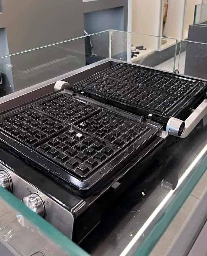 🍂اصدار حديث من براند امبليوم 2 × 1 قوالب منفصلة
🍂كابسة صاج + صانعة وافل

🍂طلاء القوالب كرانيت زيتي غير قابل للألتصاق

خاصية وضع الكابسة بشكل منضدي 180 درجة ( منقلة كهرباء )

لشوي الدجاج _ ستيك_ برجر _ هوت دووغ وكافة الاكلات
 تصير كابسة وتصير شوايه👌🏻

هيكل خارجي من ستانلس ستيل مع مجر تفريغ الدهون 👌🏻

حجم كبير 

كل المواصفات 💸 بسعر 85000
ضمان سنة من الوكيل الحصري
🔥بيتك عدنا 🔥 الوكيل الحصري في كربلاء لشركة امبليوم الالمانية الأصليه ✅😇احذروا التقليد
#امبليوم_اختياركم_الأمثل

عنوان المحل حي الموظفين شارع مدرسة جمانة اسم المحل بيتك عدنا


**إذا كنت صاحب هذا الإعلان وتريد حذفه لأي سبب، رجاءا أرسل رسالة إلى الدعم الفني**