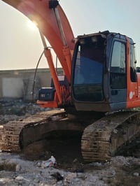 حفاره زات موديل 2003نظيفه جاهزه الشغال قطرات صبغ مابيه 07824315788