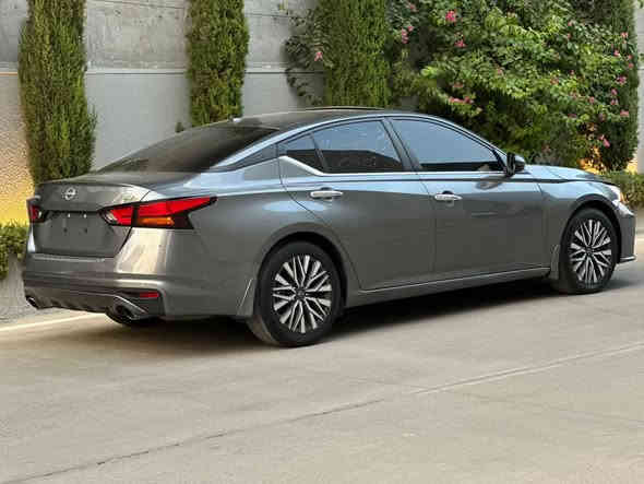 نیسان ئاڵتیما  2023  SV+
 پڵەس‎فول مواصەفات
ئێرباگ هیچی نەتەقیوە
 شاشە گەورە صڵاید بەصمە شەغال
 کوشن کارەبا کوشن هیتەر برێک بەصمە
 ناو فۆرمیکا وایەر لێس چارج ڤۆلیۆم سوکان
 ئۆتۆ هۆڵد ڕاداری پێش و دووا
 ئاوێنە و ئۆتۆ ستۆپ دوو دەرگا بەصمە 
کامێرا و حاسە خەتی جادە و ….هتد
 سەیارەکە پارچەیەک بۆیاغە و پارچەیەک ئەمریکا یە
 مەسرەفی تییانیە 
ژمارە کاتیە و دوو مانگی لەگەلە سعر175

ژمارەی خاوەنەکەی 
***********
***********
واستئاب مووجوود
