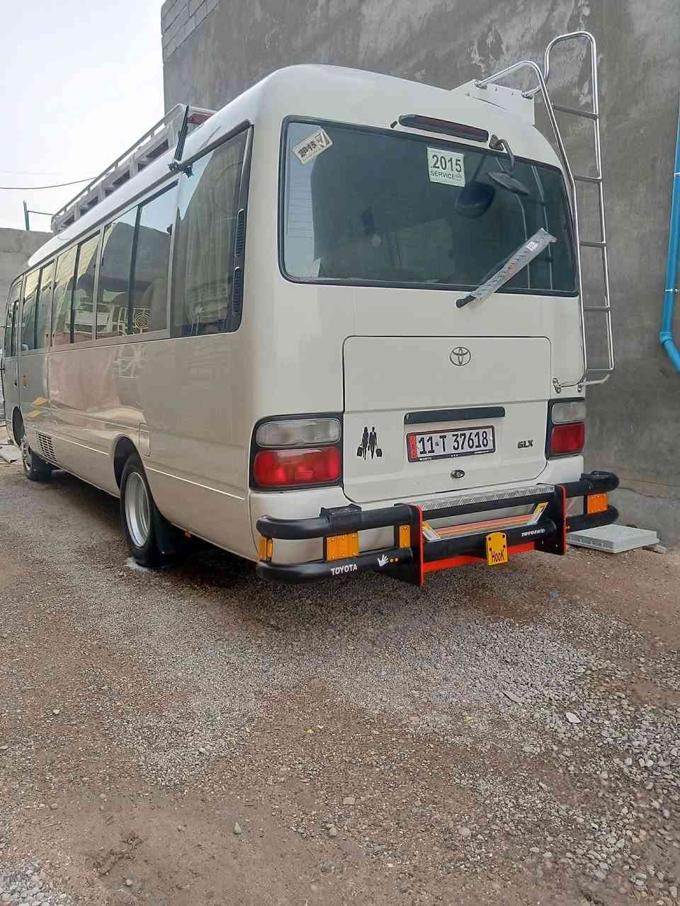 السلام عليكم كوستر البيع موديل 15 سياره كفاله عامه سياره خير من الله قلاب ستاركس  مكينه كير اكسن كله جديد سياره احله من الصور السعر تصل على الرقم وبل خدمه ***********
