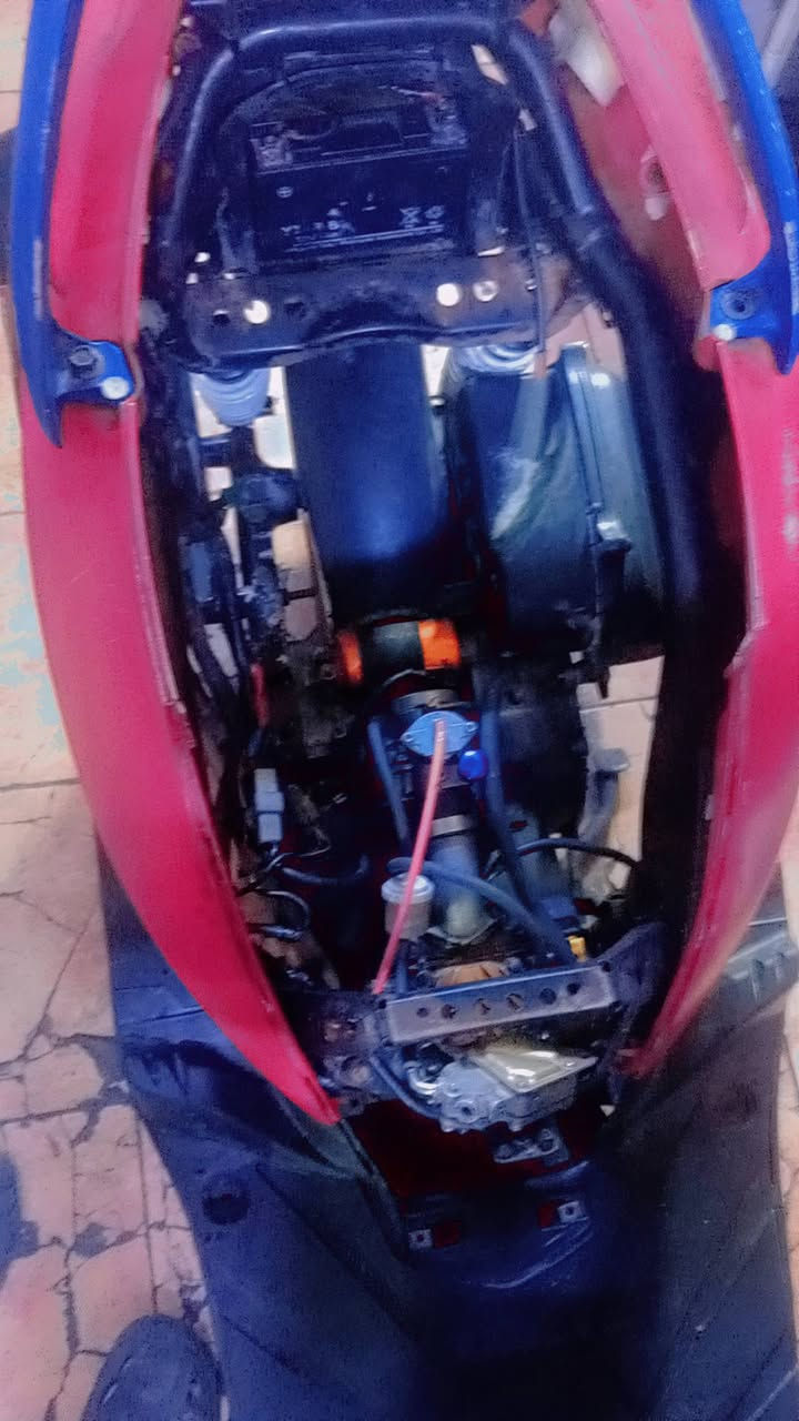 سلام عليكم شباب دراجه بيهه تزويد كور وبوشه وروله تتمارك شوفت عينك كلج امامي صدر وفج وفلنجه وياله رياضي يدات رياضي قبق بانزين رياضي دبلات خلفي مو بلاد رياضي اشاير برتقالي كابريتر قفاز وبعد بيهه غراض للبيع او مراوس مكاني حريه او ساحه عدن شلعه ومعدل تخبل ***********
