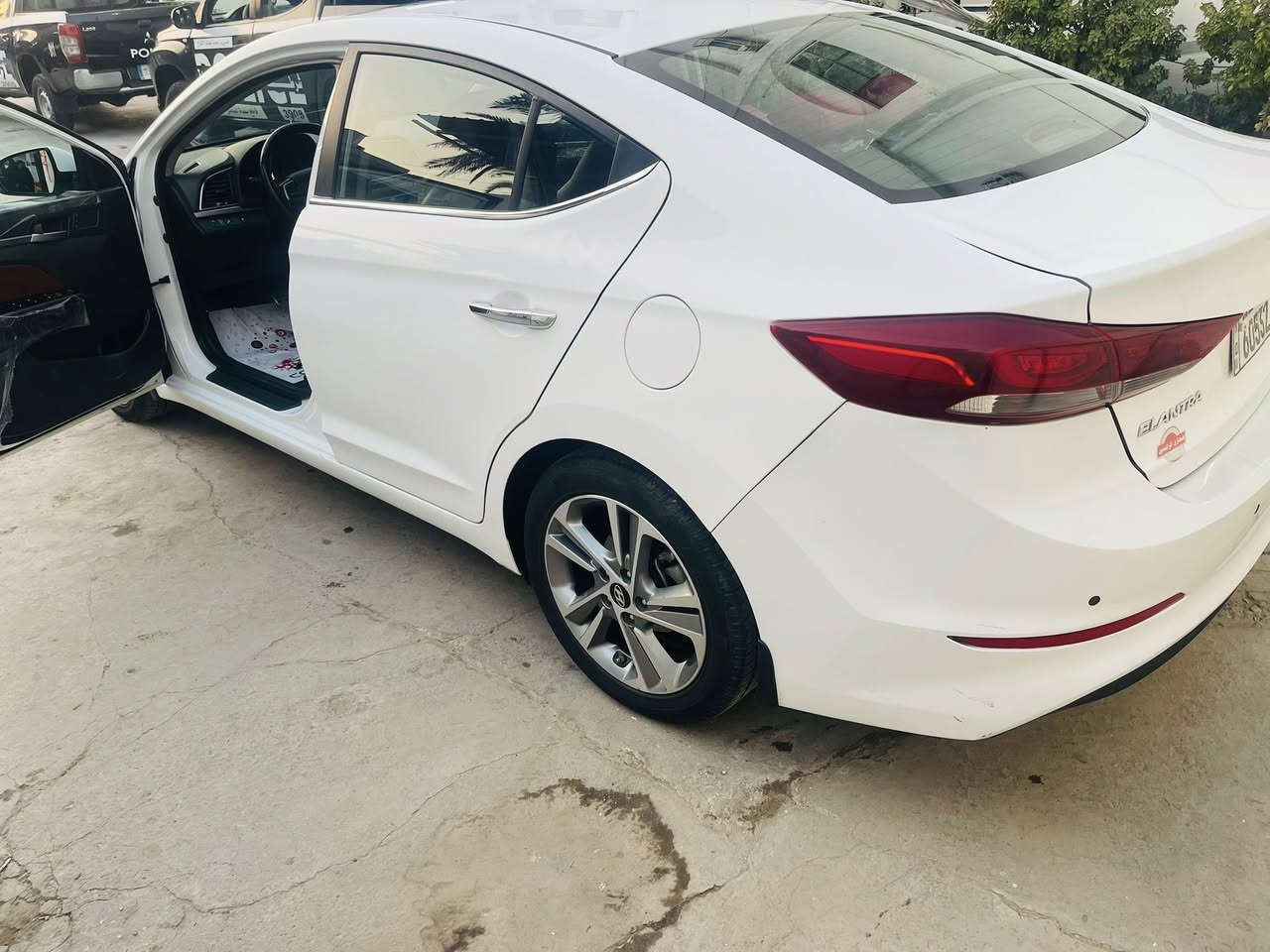 النترا وارد إيراني نضيفه جدا موديل ٢٠١٧ فول الفول معروفه جلد قرميدي رقم بغداد بسمي السعر ١٦٧ اتصال على الرقم ***********بيها صبغ قبق البانزين
