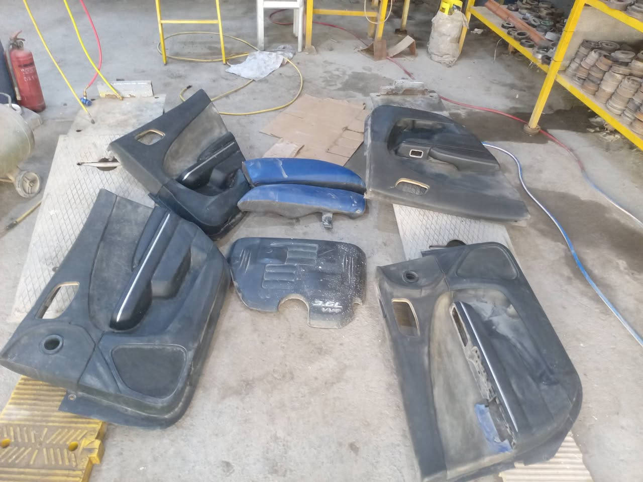 غرفه جارجر كامله معه ابطاين بيبان وكفر شاشه
وقبق محرك
عنوان سماوه
***********
